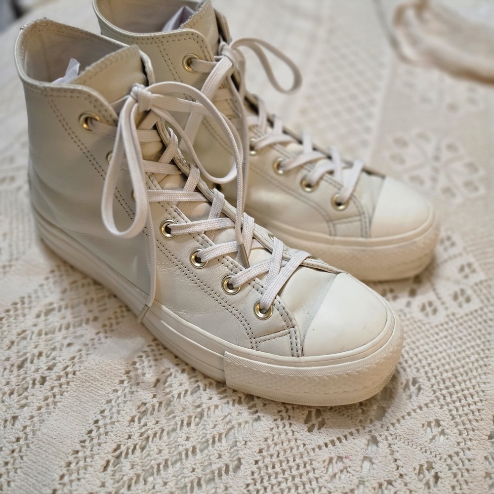 Converse Chuck Taylor All Star sneakers white leather Gold Eyelet 9.5 Iconic